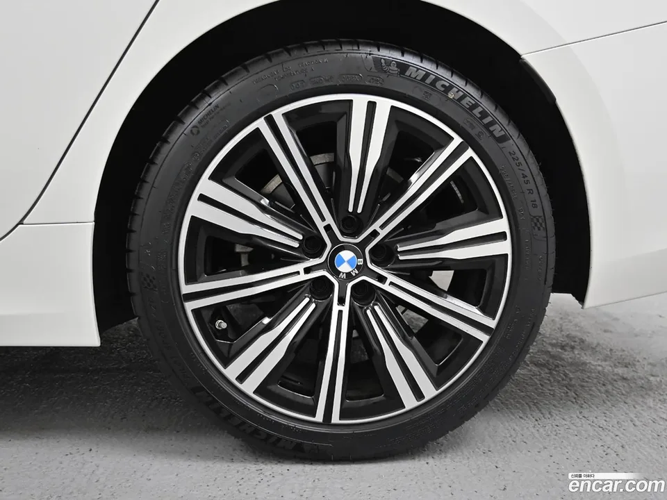 BMW 3 Series 320i 2025 — миниатюра 5