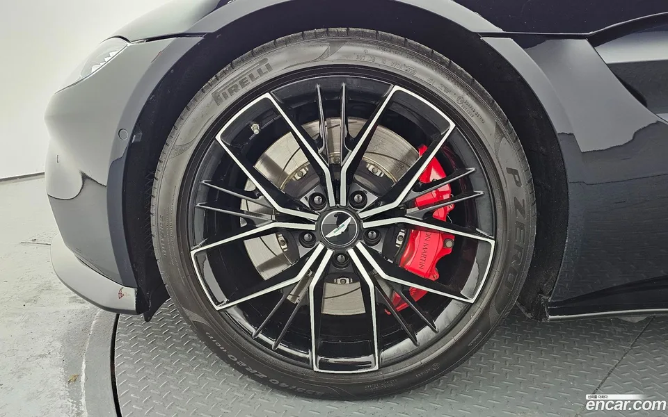 Aston Martin Vantage 4.0 V8 2023 — миниатюра 2