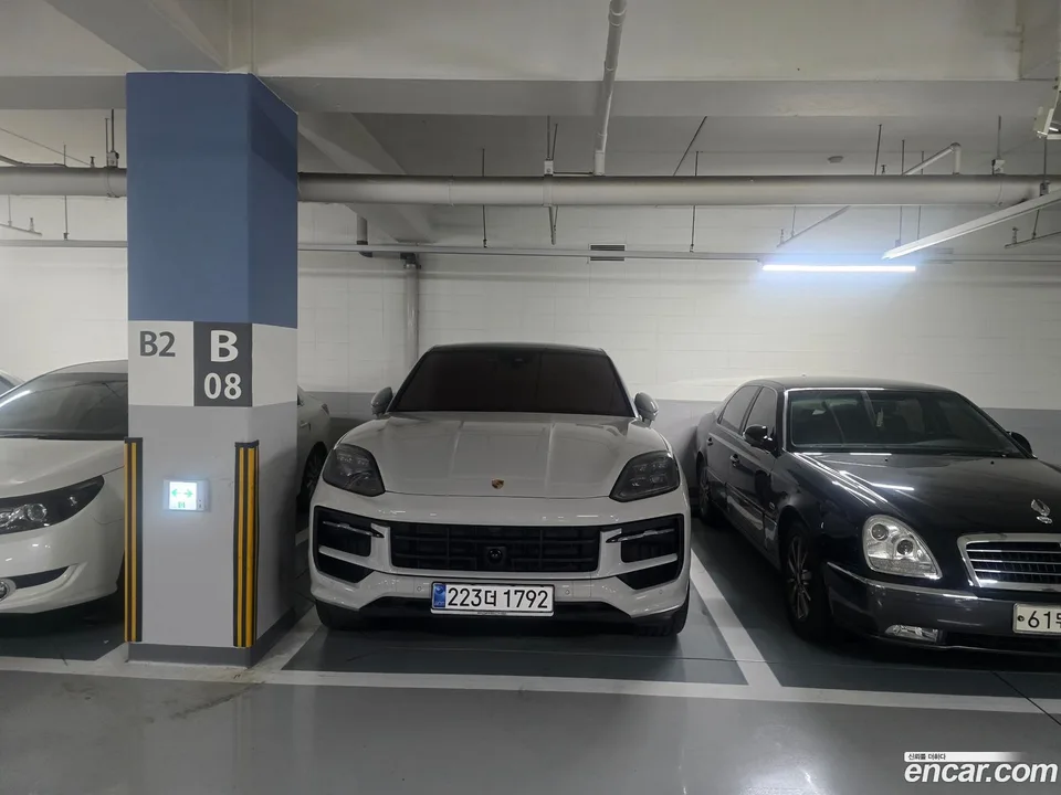 Porsche Cayenne 3.0 2025 — миниатюра 3