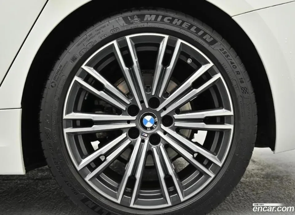 BMW 3 Series 320i M 2022 — миниатюра 2