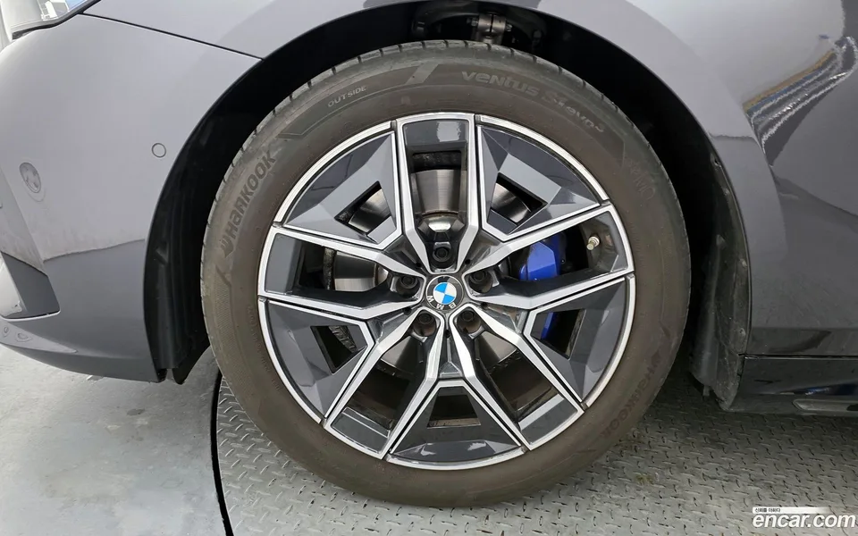 BMW 5 Series 520i M 2024 — миниатюра 2