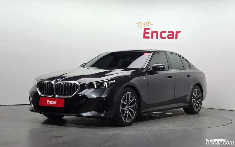 BMW 5 Series 520i M 2024 — фото 1, купить с доставкой в Москву