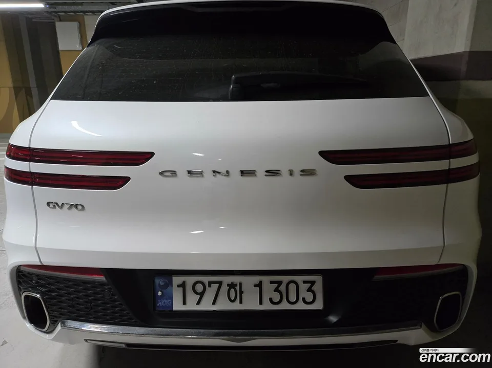 Genesis GV70 2.5T 2WD 2024 — миниатюра 2