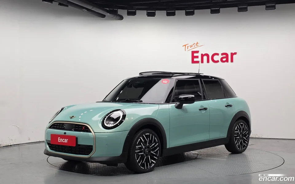 MINI Cooper S 5 2024 — фото 1, купить с доставкой в Москву