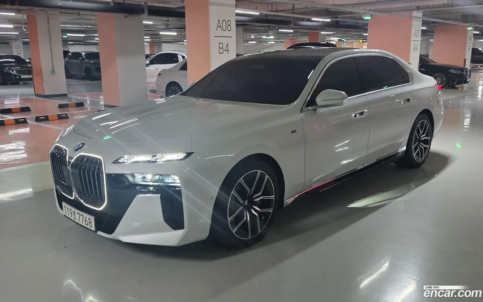 BMW 7 Series 740i xDrive M 2025 — фото 1, купить с доставкой в Москву