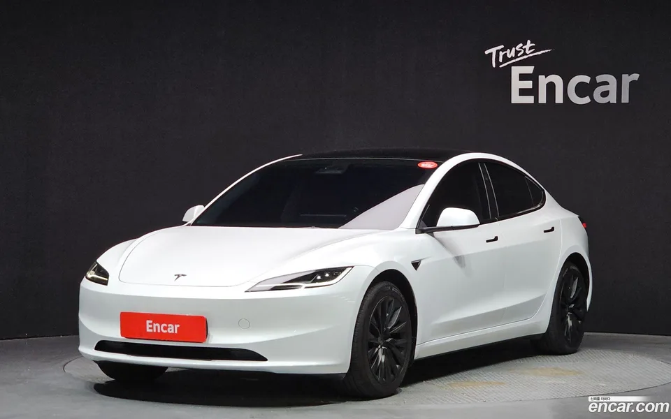 Tesla Model 3 RWD 2024 — фото 1, купить с доставкой в Москву
