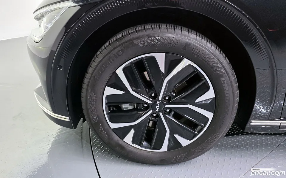 Kia EV6 2023 — миниатюра 5