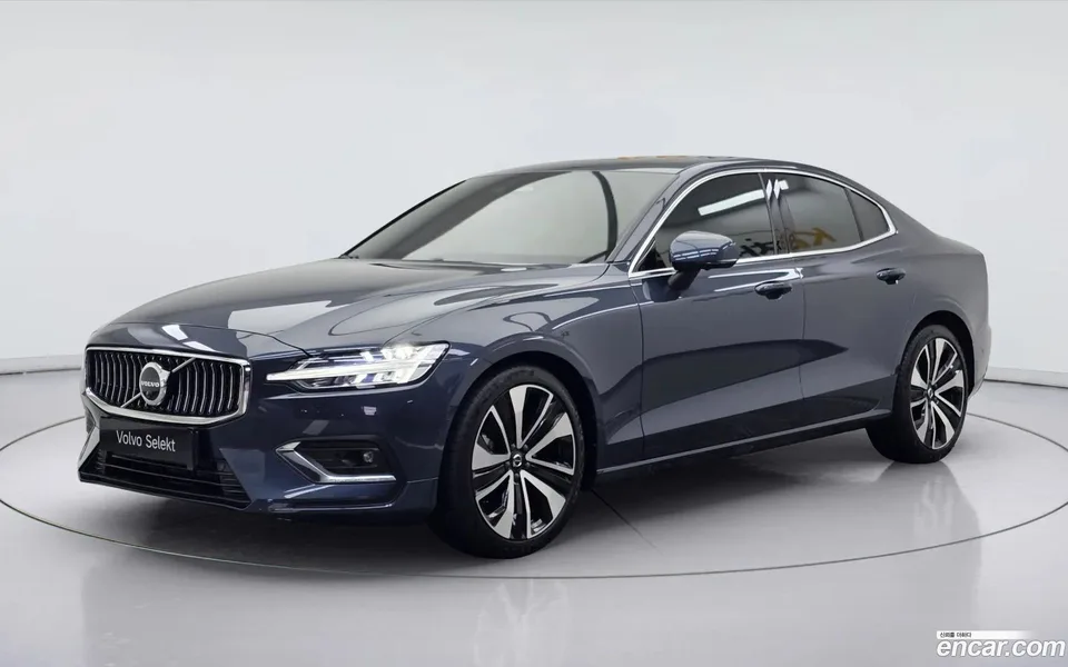 Volvo S60 B5 2023 — фото 1, купить с доставкой в Москву