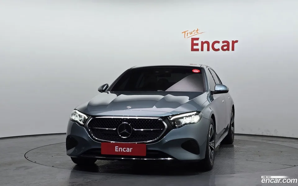 Mercedes-Benz E-Class E200 2025 — миниатюра 3