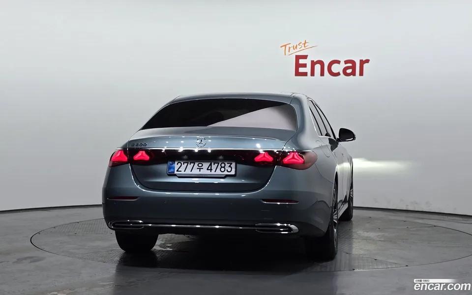 Mercedes-Benz E-Class E200 2025 — миниатюра 4