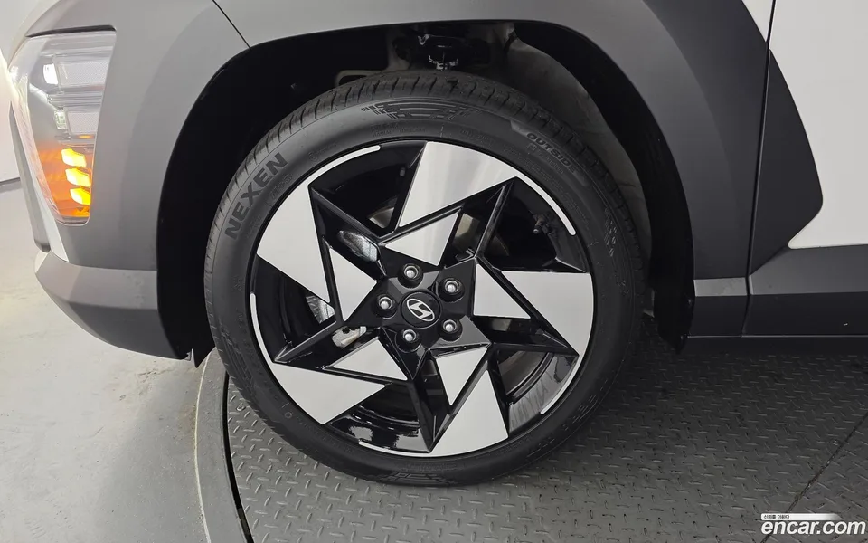 Hyundai Kona 1.6 2WD 2023 — миниатюра 5