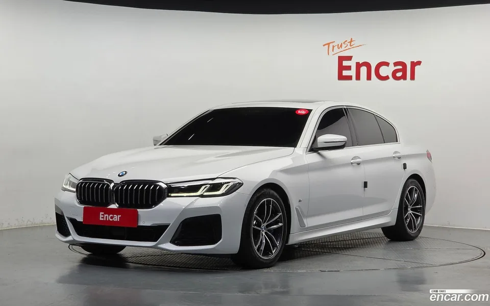 BMW 5 Series 520i M 2023 — фото 1, купить с доставкой в Москву