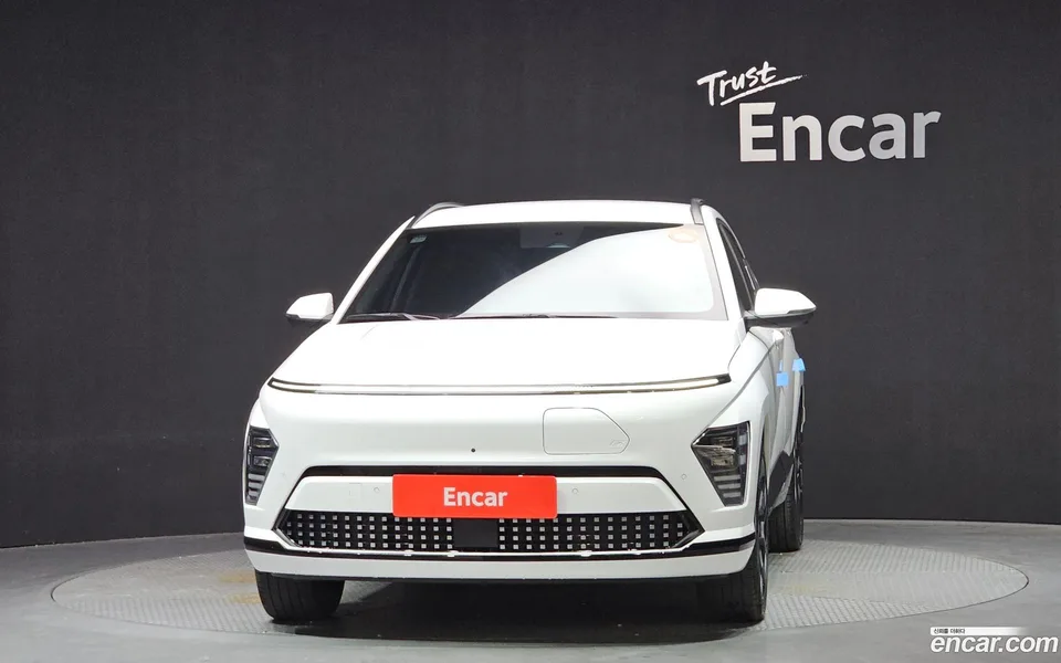 Hyundai Kona Electric 2023 — миниатюра 3