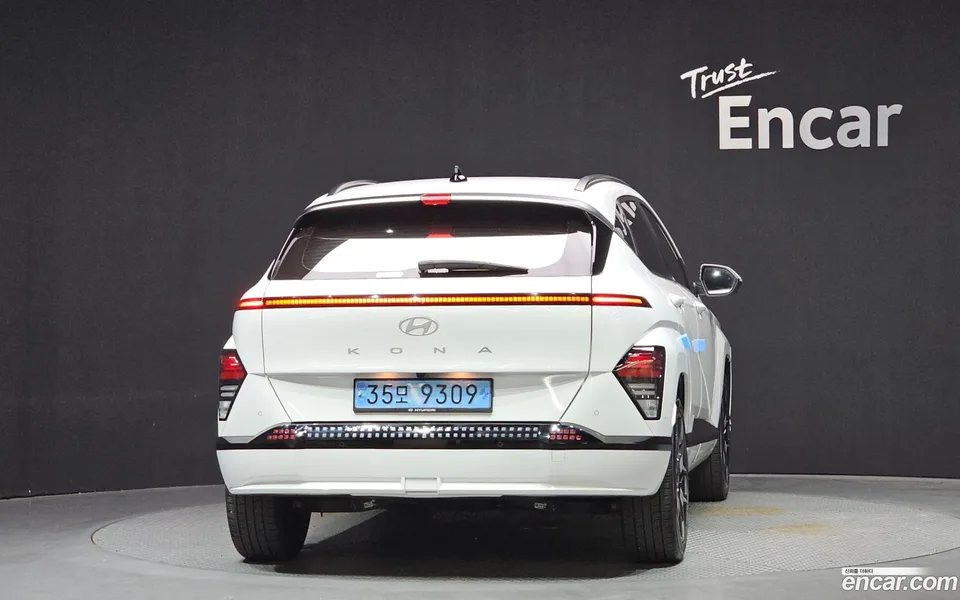 Hyundai Kona Electric 2023 — миниатюра 4
