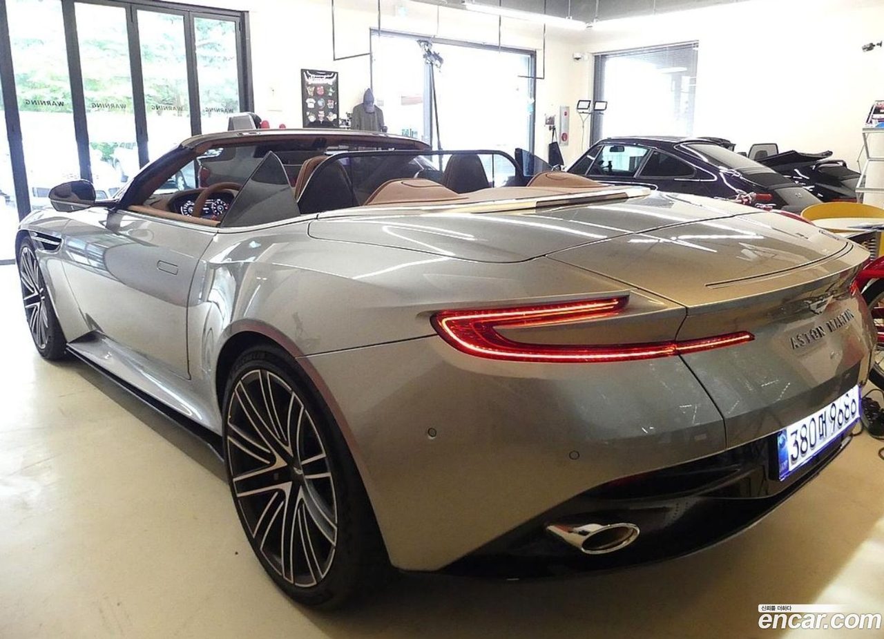 Aston Martin DB12 2025 — 3