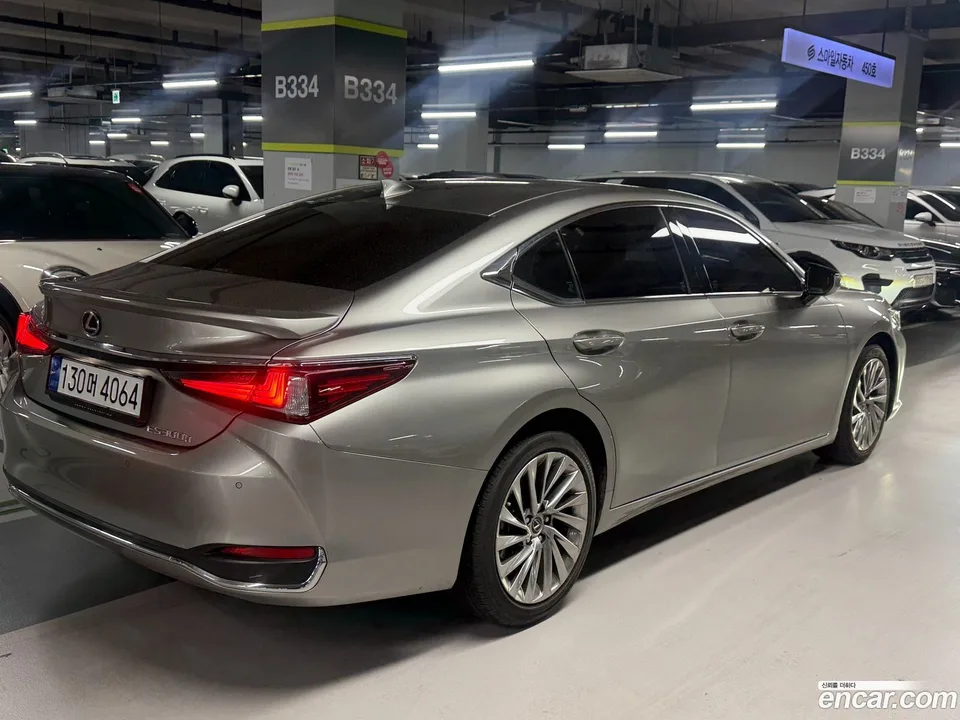Lexus ES 300h 2023 — миниатюра 3