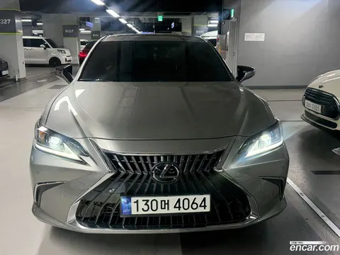 Lexus ES 300h 2023 buy in Moscow