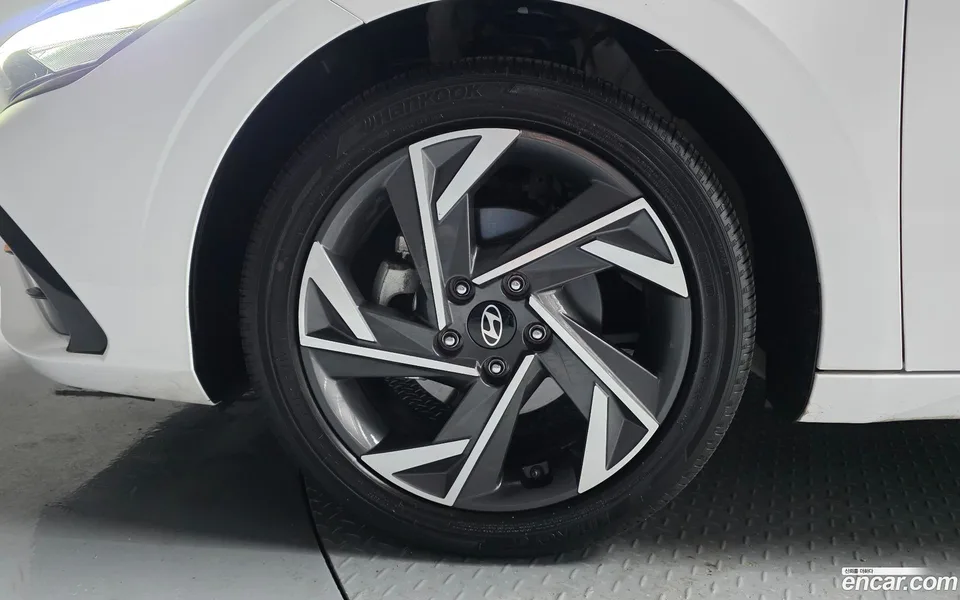 Hyundai Avante CN7 1.6 2024 — миниатюра 2