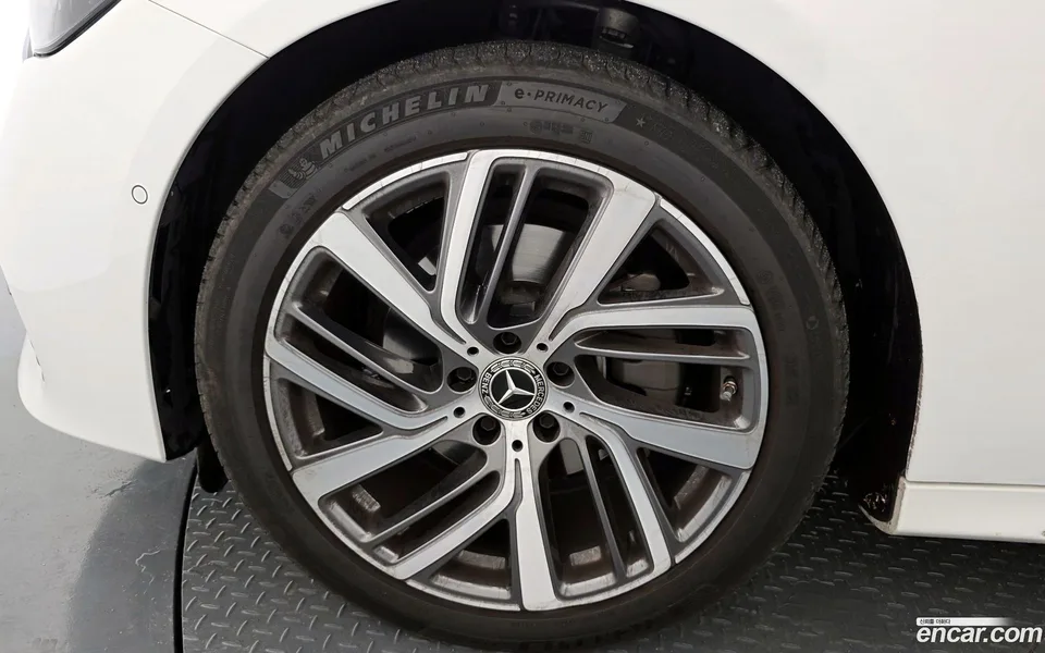 Mercedes-Benz E-Class E220d 4MATIC 2024 — миниатюра 5
