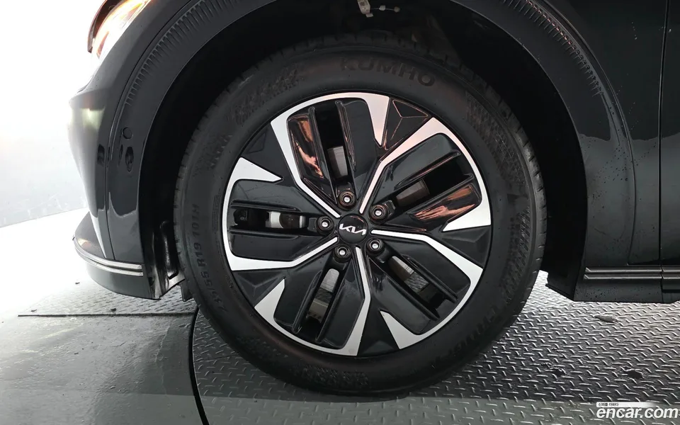 Kia EV6 2023 — миниатюра 5
