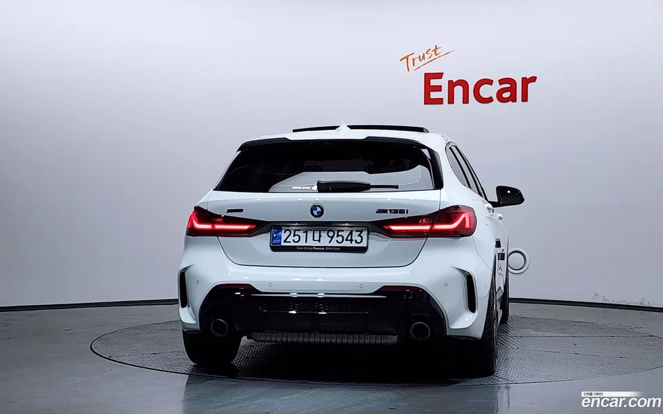 BMW 1 Series M135i xDrive 2024 — thumbnail 4