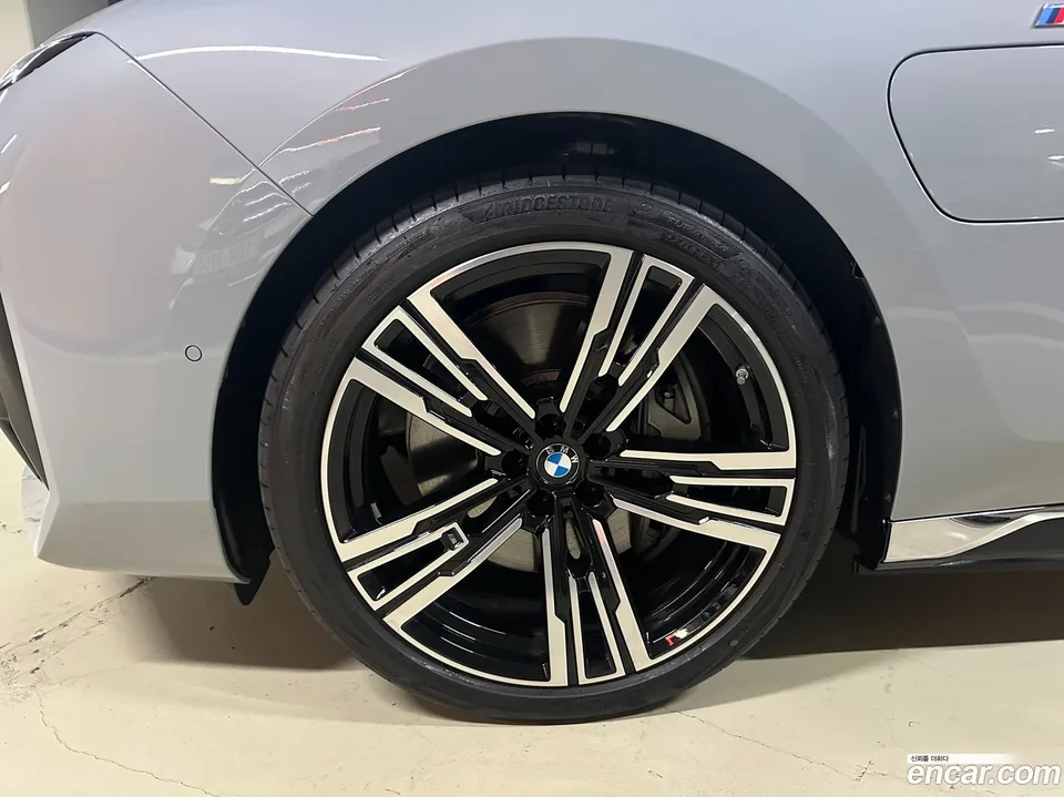 BMW 7 Series 750e xDrive M 2024 — миниатюра 5
