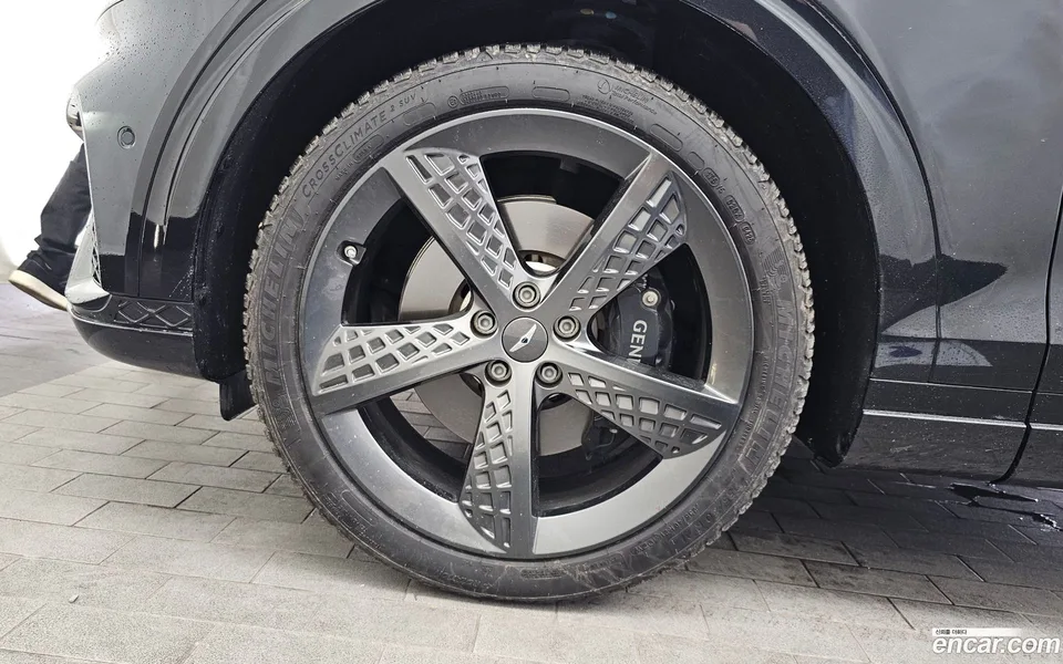 Genesis GV70 2.5T 2WD 2023 — миниатюра 2