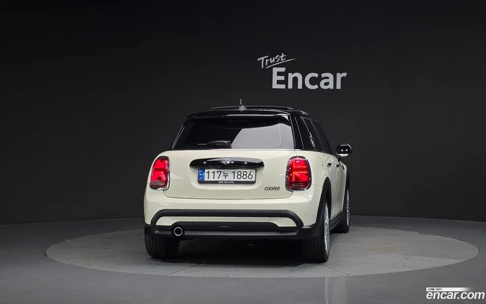 MINI Cooper 5 2022 — миниатюра 4