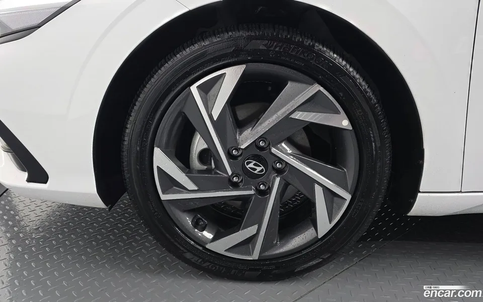 Hyundai Avante CN7 Hybrid 2024 — миниатюра 2
