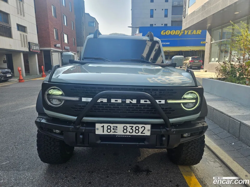 Ford Bronco 2.7 2022 — фото 1, купить с доставкой в Москву