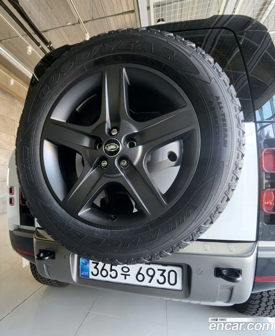 Land Rover Defender 110 D250 X- SE 2025 — миниатюра 5