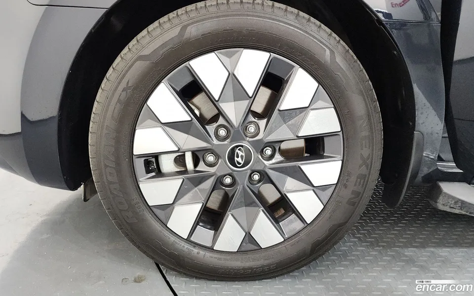 Hyundai Staria L3.5 9 2023 — миниатюра 2