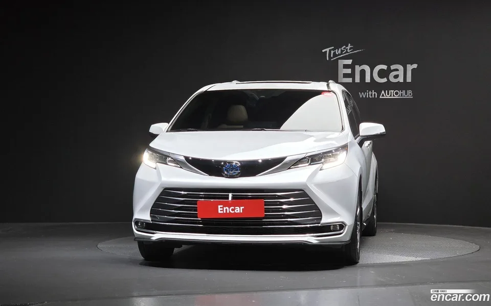 Toyota Sienna 2.5 2WD 2022 — миниатюра 3