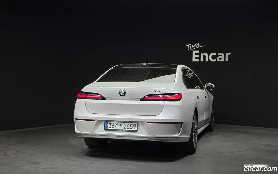 BMW 7 Series 740i sDrive 2022 — миниатюра 4