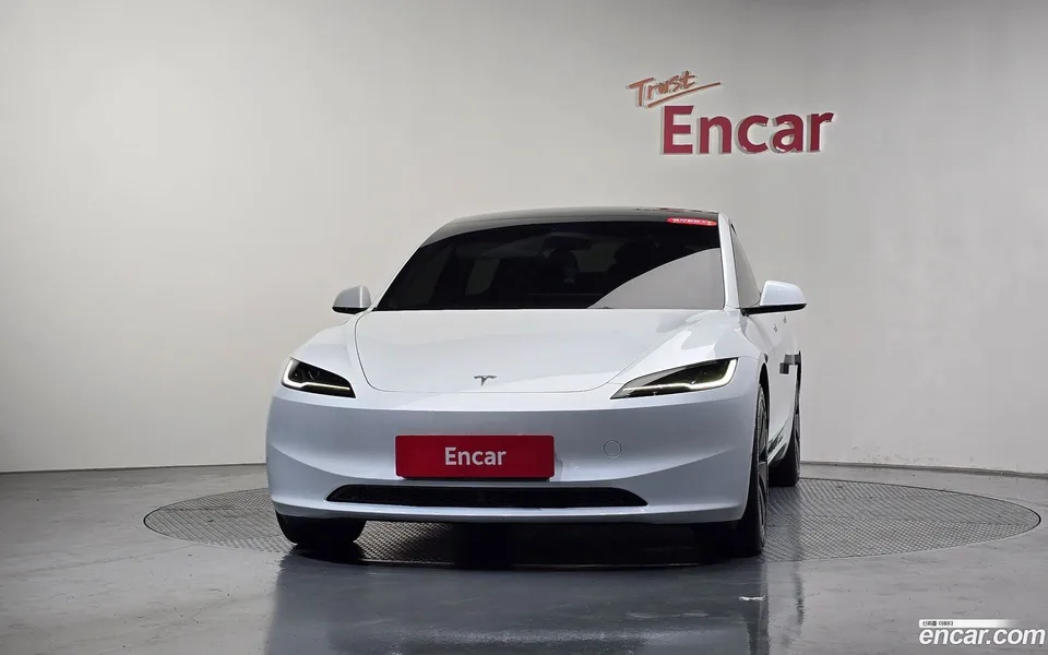 Tesla Model 3 AWD 2024 — миниатюра 3