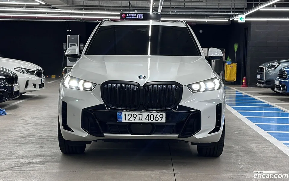 BMW X5 xDrive 50e M 2025 — миниатюра 3