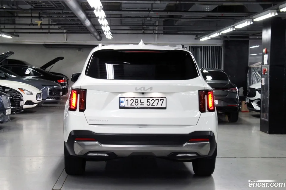Kia Sorento 2.2 2WD 2023 — thumbnail 2