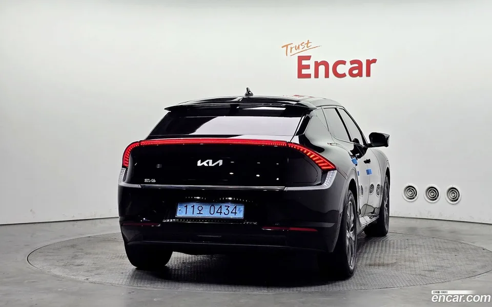 Kia EV6 2023 — миниатюра 4