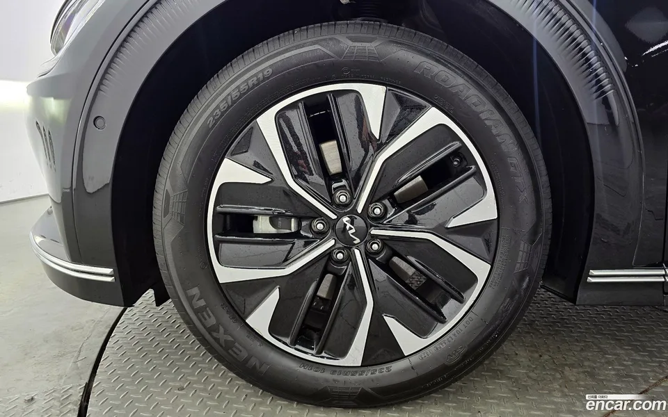 Kia EV6 2023 — миниатюра 5