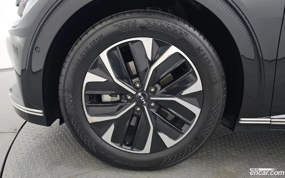 Kia EV6 2023 — миниатюра 5