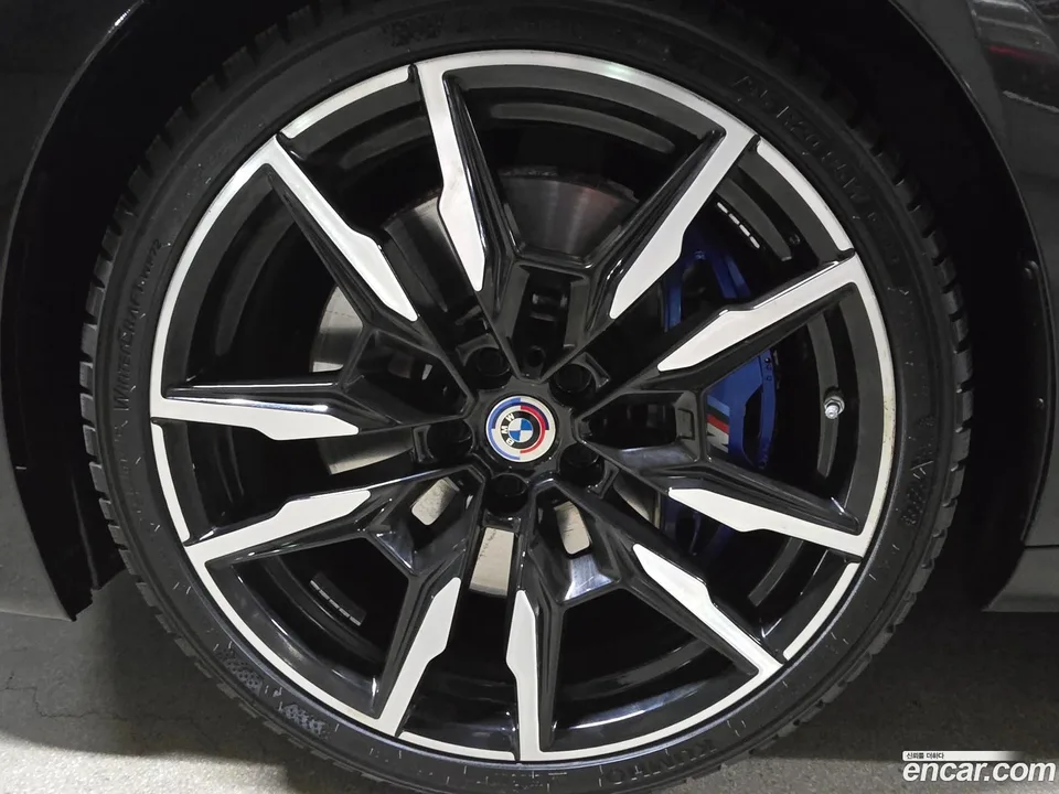 BMW 8 Series M850i xDrive 2022 — миниатюра 2