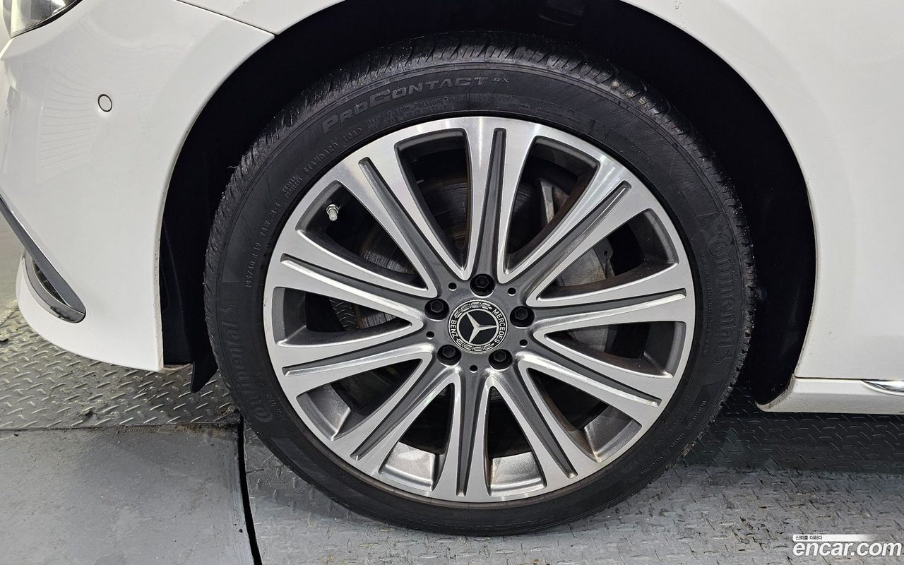 Mercedes-Benz E-Class 2023 — 2