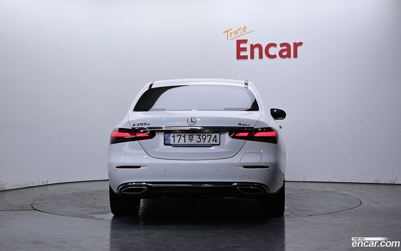 Mercedes-Benz E-Class 2023 — 4