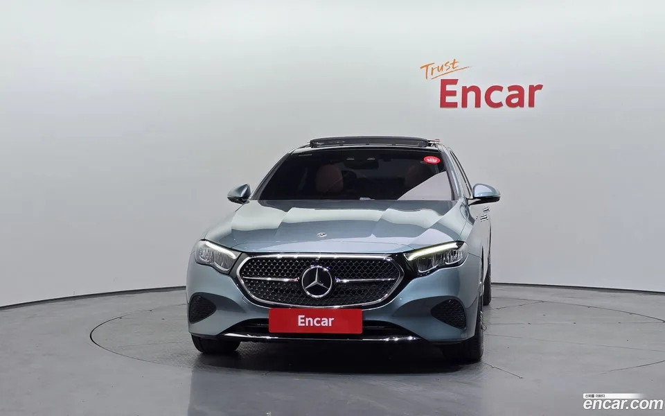 Mercedes-Benz E-Class E200 2025 — миниатюра 3