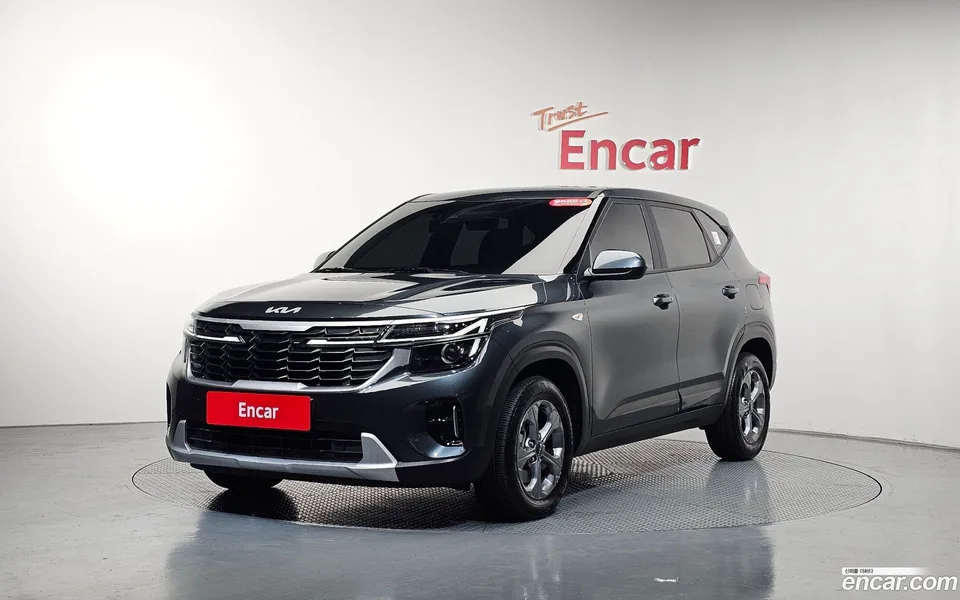 Kia Seltos 1.6 2WD 2023 — фото 1, купить с доставкой в Москву