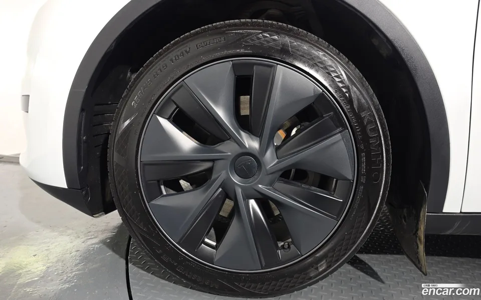 Tesla Model Y RWD 2024 — миниатюра 2