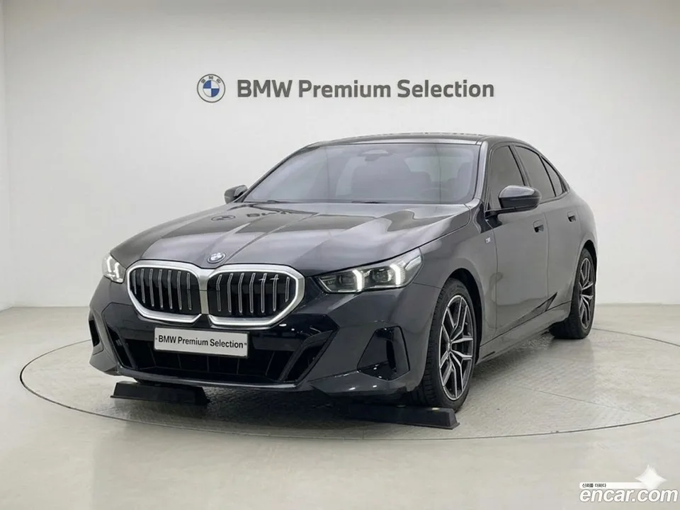 BMW 5 Series 523d M 2025 — фото 1, купить с доставкой в Москву