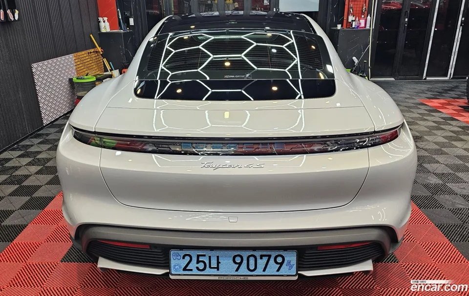 Porsche Taycan 4S 2025 — миниатюра 3