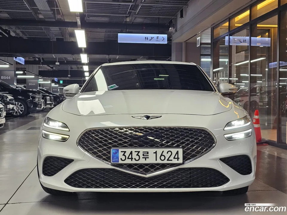 Genesis G70 2.0T 2WD 2022 — фото 1, купить с доставкой в Москву