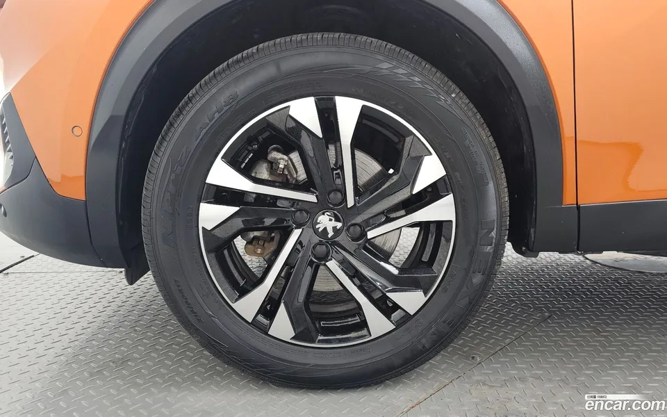Peugeot e-2008 EV GT 2023 — миниатюра 5